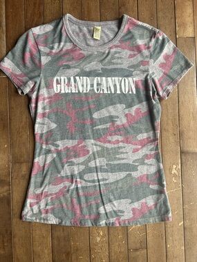 Grand Canyon Women’s Pink & Gray Camo Crewneck Short Sleeve T Shirt Size Medium